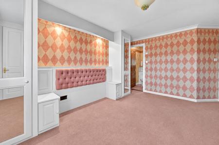 2 bedroom Flat for sale in 6 North Werber Park, Edinburgh, EH4 1TD