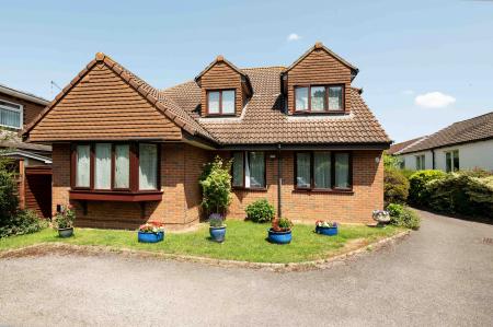 2 bedroom Maisonette for sale in Chessington Road, West Ewell, Epsom, KT19