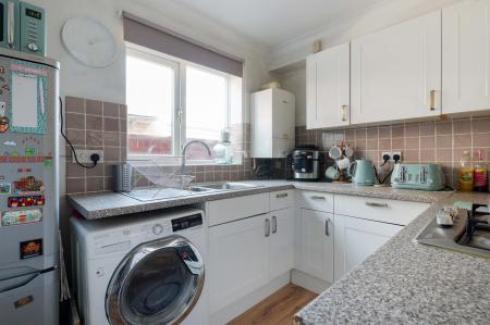 2 bedroom Maisonette for sale in Chessington Road, West Ewell, Epsom, KT19