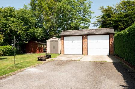 2 bedroom Maisonette for sale in Chessington Road, West Ewell, Epsom, KT19