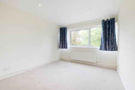 2 bedroom Flat for sale in Chessington Road, Ewell, Epsom, KT17