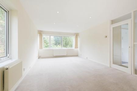 2 bedroom Flat for sale in Chessington Road, Ewell, Epsom, KT17