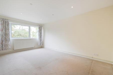 2 bedroom Flat for sale in Chessington Road, Ewell, Epsom, KT17