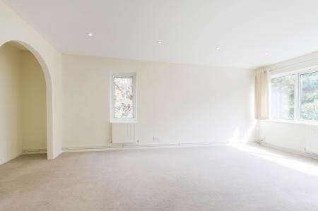 2 bedroom Flat for sale in Chessington Road, Ewell, Epsom, KT17