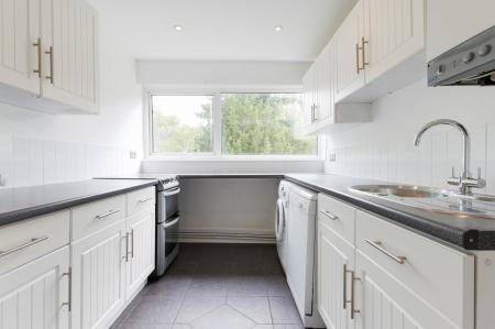 2 bedroom Flat for sale in Chessington Road, Ewell, Epsom, KT17
