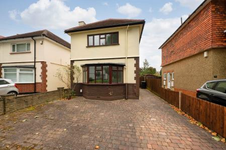 3 bedroom Detached house for sale in Chesterfield Road, Ewell, Epsom, KT19