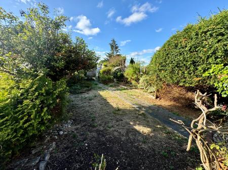 3 bedroom Detached house for sale in Chesterfield Road, Ewell, Epsom, KT19