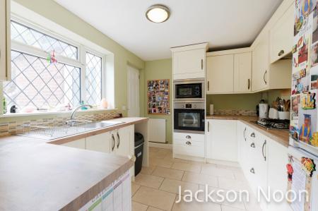 2 bedroom Maisonette for sale in Collier Close, West Ewell, Epsom, KT19