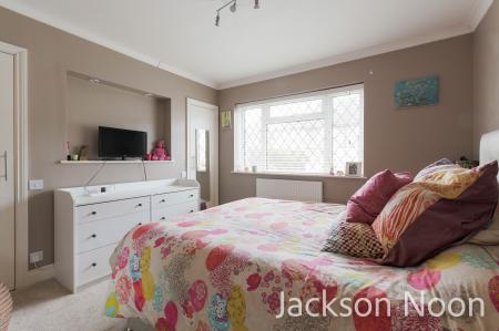 2 bedroom Maisonette for sale in Collier Close, West Ewell, Epsom, KT19