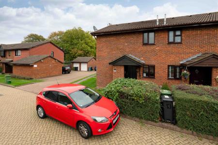 1 bedroom Terraced House for sale in Danetree Close, West Ewell, Epsom, KT19