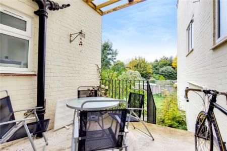 1 bedroom Flat for sale in Epsom Road, Epsom, KT17