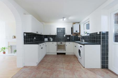 2 bedroom Terraced House for sale in Gainsborough Road, Epsom, KT19