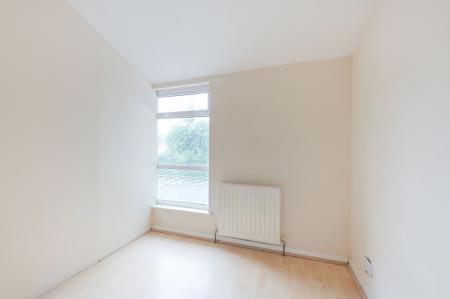 2 bedroom Terraced House for sale in Gainsborough Road, Epsom, KT19