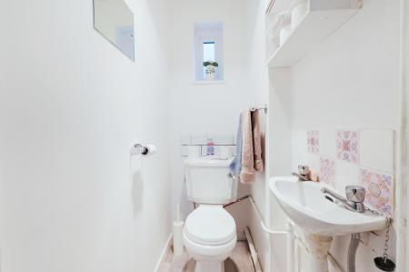 3 bedroom End of terrace house for sale in Hollymoor Lane, Epsom, KT19