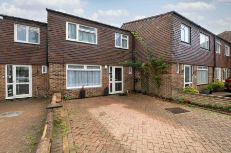 3 bedroom End of terrace house for sale in Hollymoor Lane, Epsom, KT19