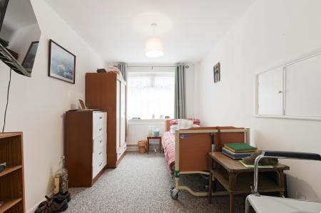 3 bedroom End of terrace house for sale in Hollymoor Lane, Epsom, KT19