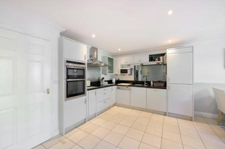 4 bedroom Town house for sale in Horton Crescent, Epsom, KT19