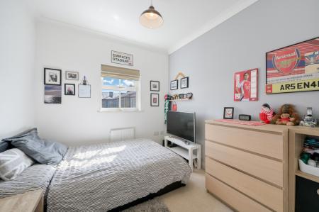 4 bedroom Town house for sale in Horton Crescent, Epsom, KT19