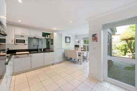 4 bedroom Town house for sale in Horton Crescent, Epsom, KT19