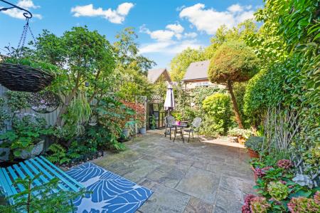 4 bedroom Town house for sale in Horton Crescent, Epsom, KT19