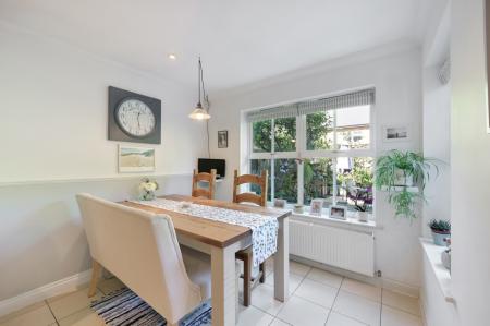 4 bedroom Town house for sale in Horton Crescent, Epsom, KT19