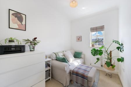 4 bedroom Town house for sale in Horton Crescent, Epsom, KT19