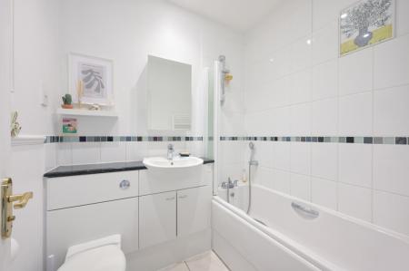 4 bedroom Town house for sale in Horton Crescent, Epsom, KT19