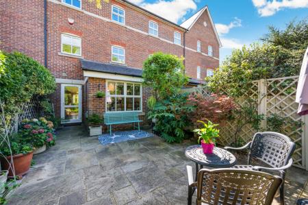 4 bedroom Town house for sale in Horton Crescent, Epsom, KT19