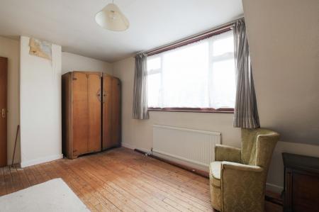 3 bedroom Semi-detached house for sale in Larkspur Way, West Ewell, Epsom, KT19