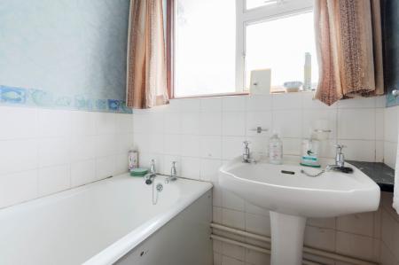 3 bedroom Semi-detached house for sale in Larkspur Way, West Ewell, Epsom, KT19