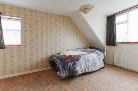 3 bedroom Semi-detached house for sale in Larkspur Way, West Ewell, Epsom, KT19