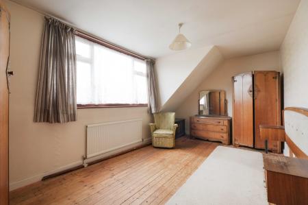 3 bedroom Semi-detached house for sale in Larkspur Way, West Ewell, Epsom, KT19