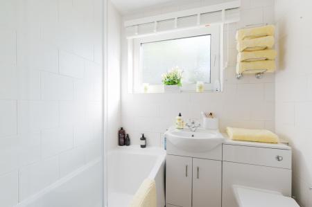 2 bedroom Maisonette for sale in Larkspur Way, West Ewell, Epsom, KT19