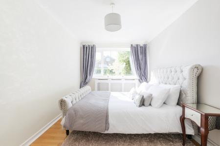 2 bedroom Maisonette for sale in Larkspur Way, West Ewell, Epsom, KT19