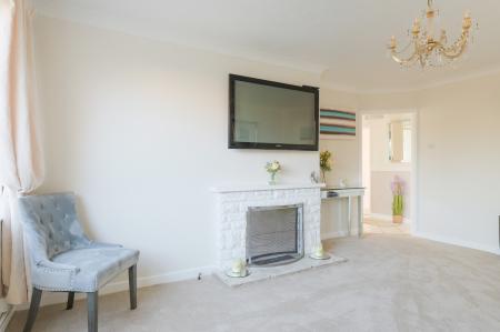 2 bedroom Maisonette for sale in Larkspur Way, West Ewell, Epsom, KT19