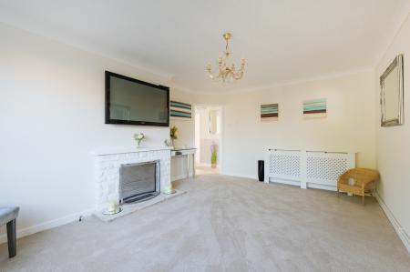 2 bedroom Maisonette for sale in Larkspur Way, West Ewell, Epsom, KT19