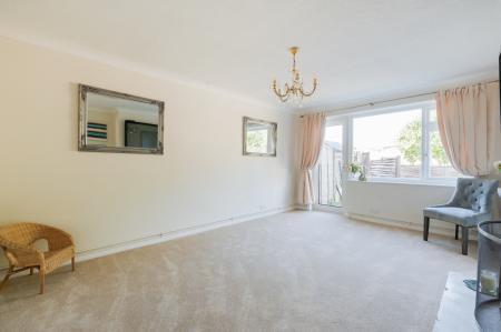 2 bedroom Maisonette for sale in Larkspur Way, West Ewell, Epsom, KT19