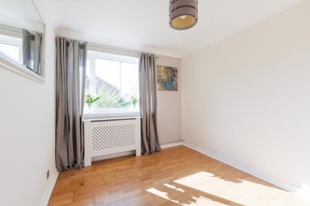 2 bedroom Maisonette for sale in Larkspur Way, West Ewell, Epsom, KT19