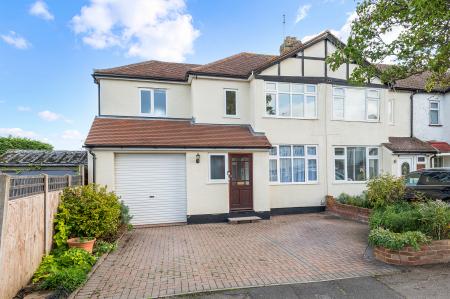 3 bedroom Terraced House for sale in Maltby Road, Chessington, KT9