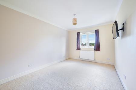 3 bedroom Terraced House for sale in Maltby Road, Chessington, KT9
