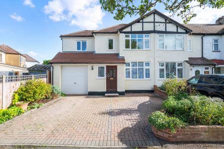 3 bedroom Terraced House for sale in Maltby Road, Chessington, KT9