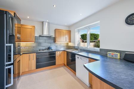 3 bedroom Terraced House for sale in Maltby Road, Chessington, KT9