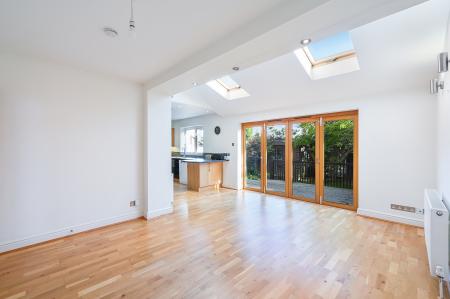 3 bedroom Terraced House for sale in Maltby Road, Chessington, KT9