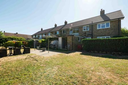 1 bedroom Flat for sale in Scotts Farm Road, West Ewell, Epsom, KT19