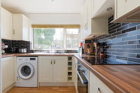 1 bedroom Flat for sale in Scotts Farm Road, West Ewell, Epsom, KT19