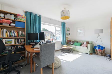 1 bedroom Flat for sale in Scotts Farm Road, West Ewell, Epsom, KT19