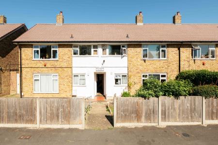 1 bedroom Flat for sale in Scotts Farm Road, West Ewell, Epsom, KT19