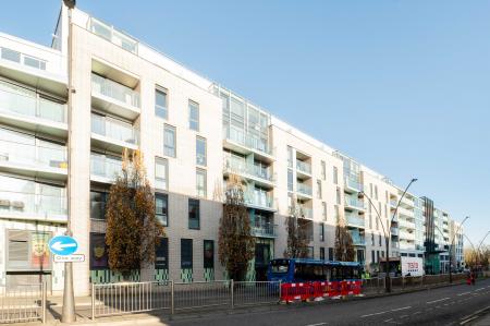 1 bedroom Flat for sale in Station Approach, Epsom, KT19