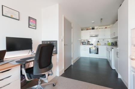 1 bedroom Flat for sale in Station Approach, Epsom, KT19