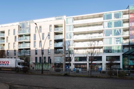 1 bedroom Flat for sale in Station Approach, Epsom, KT19